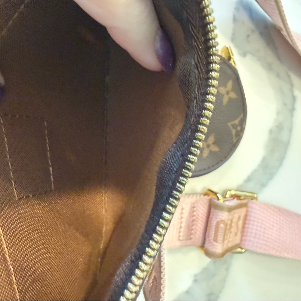 Louis Vuitton Monogram Crossbody with Pink Strap - Picture 11 of 13